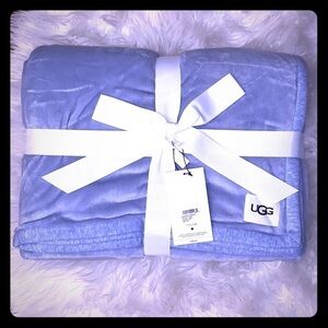 UGG Baby Blue Duffield Throw II